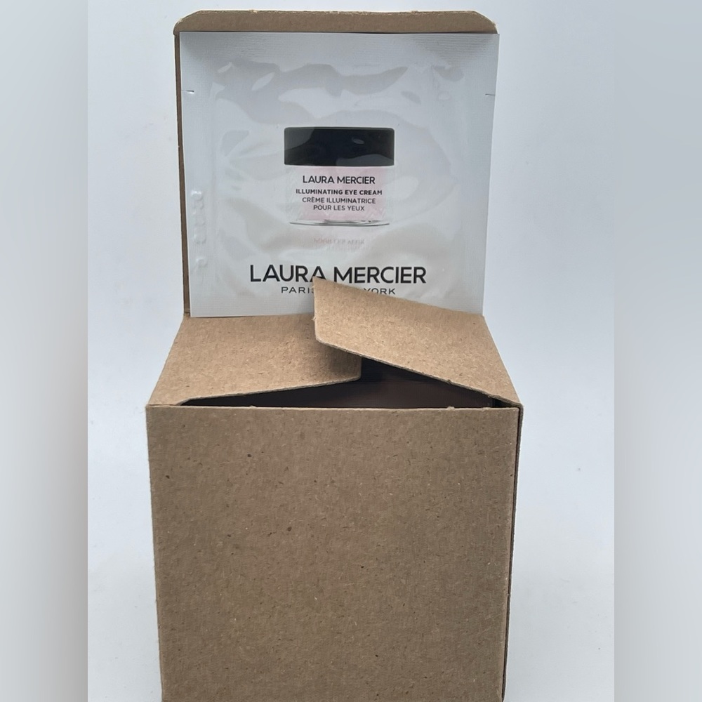 Laura Mercier Illuminating Eye Cream Box of 50 sample packets